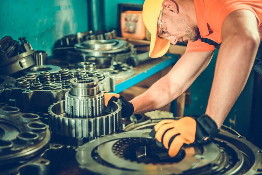 Remanufacturing vs. Rebuilding Heavy-Duty Transmissions