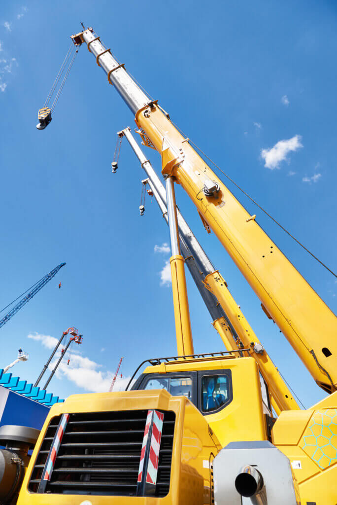 Broken transmission housing in cranes